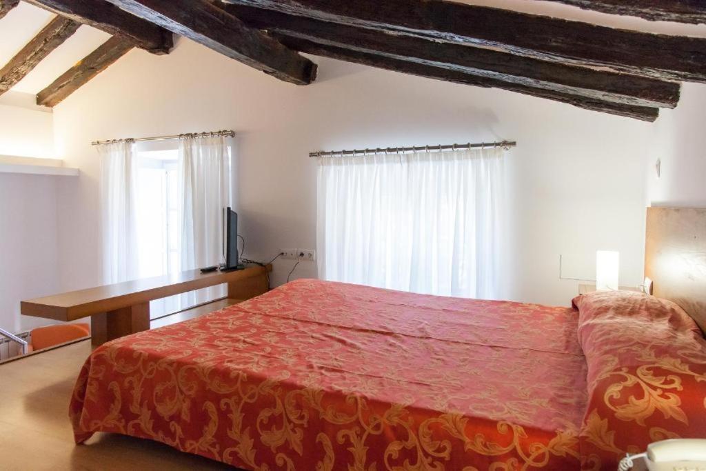 Gastro Hotel La Giraldilla Льєрганес Номер фото