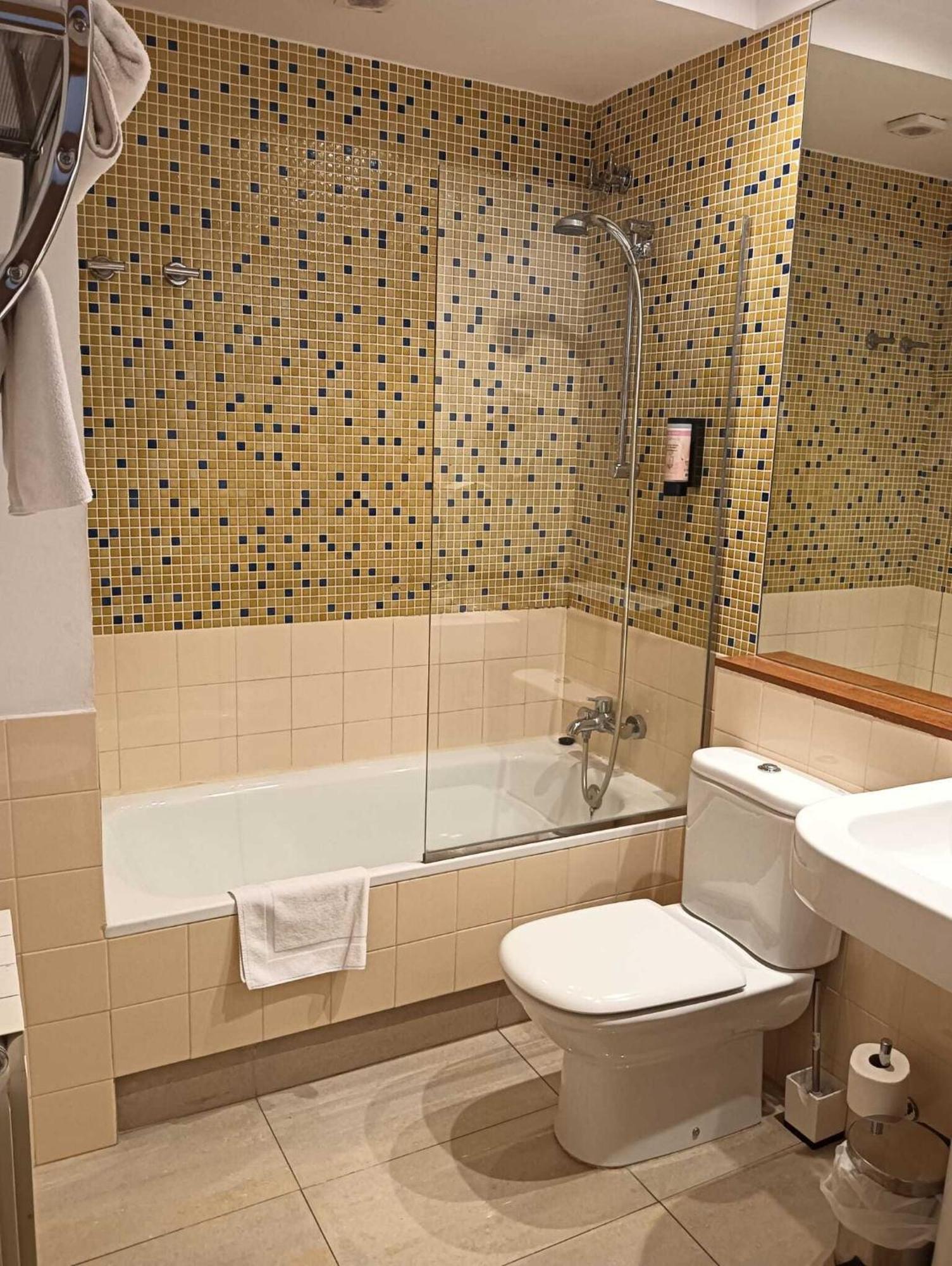 Gastro Hotel La Giraldilla Льєрганес Номер фото